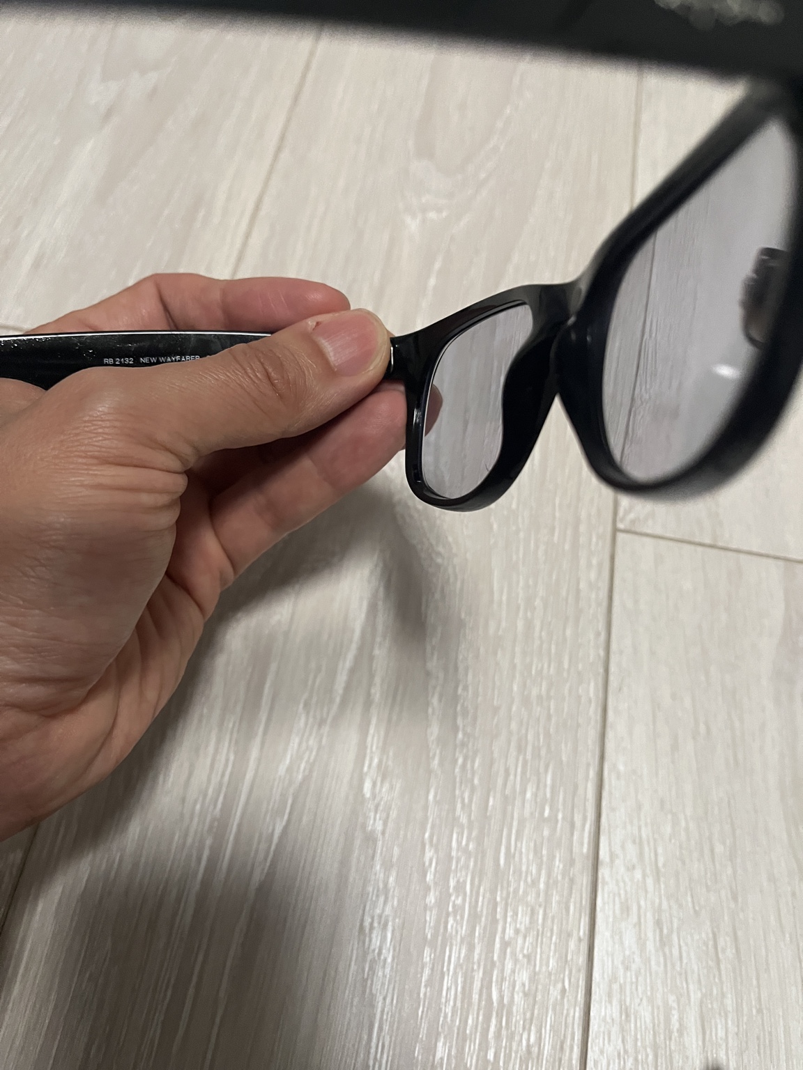 Ray-Ban RB2132 テンプルとフロントの形状