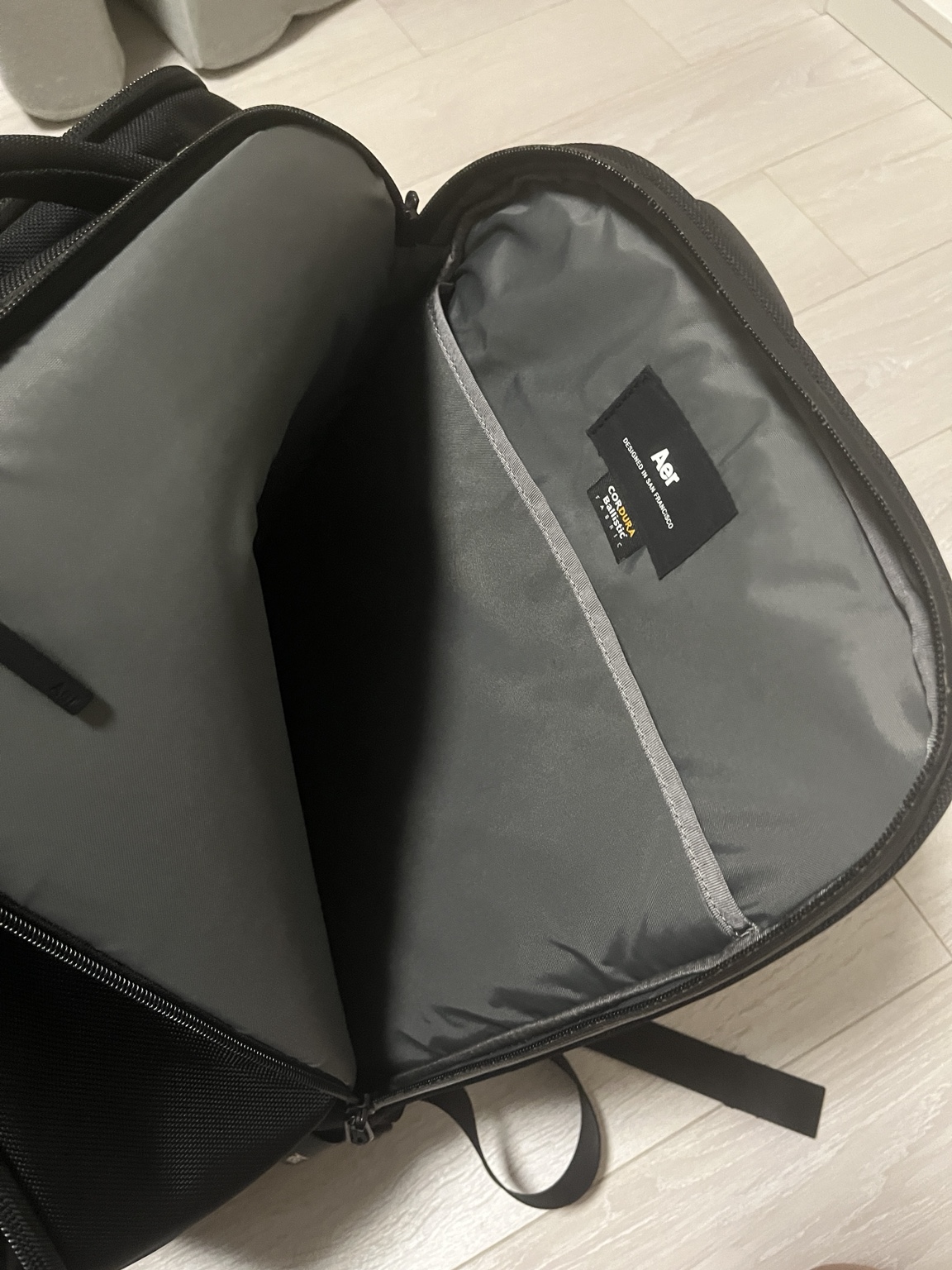 Aerタグが付いたTravel Pack 2 SmallのPC収納部