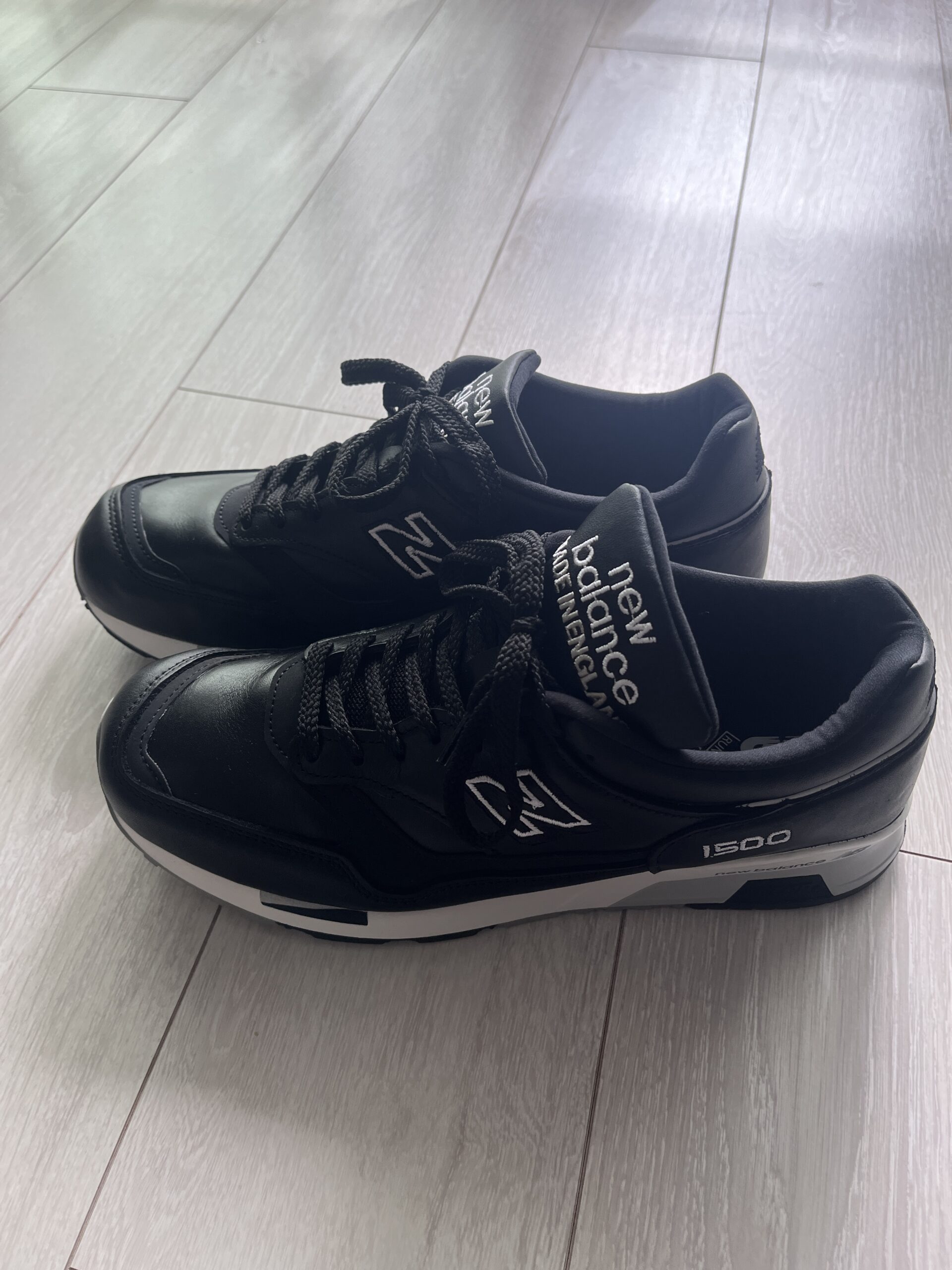 新しく購入した黒レザーのニューバランス1500